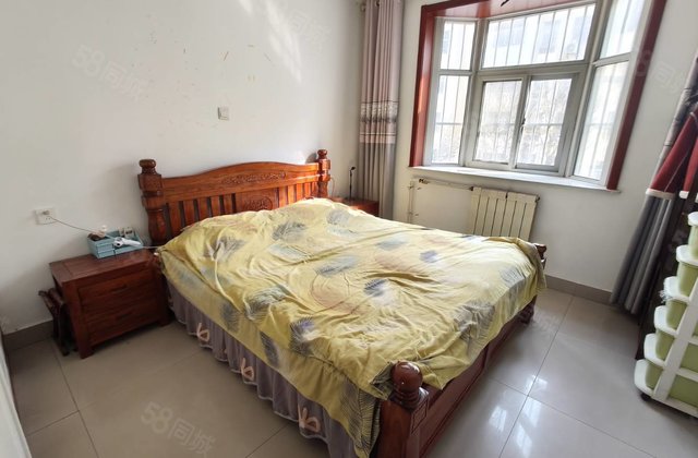 眼科医生柳泉花园中间楼层，带大车库，豪华装修，三室朝阳飘窗