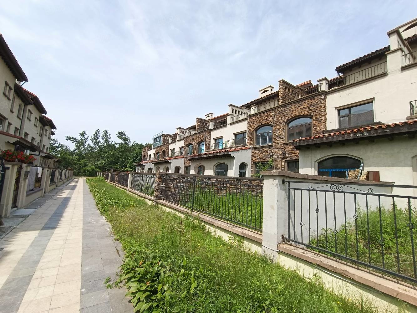 华业龙玺别墅4室2厅4卫328㎡南北360万