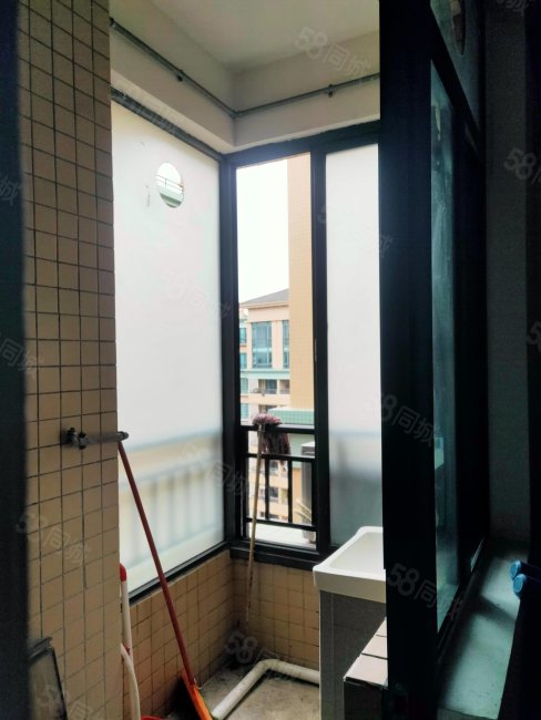 逸湖半岛精装好房电梯房满二出行方便正规商品房