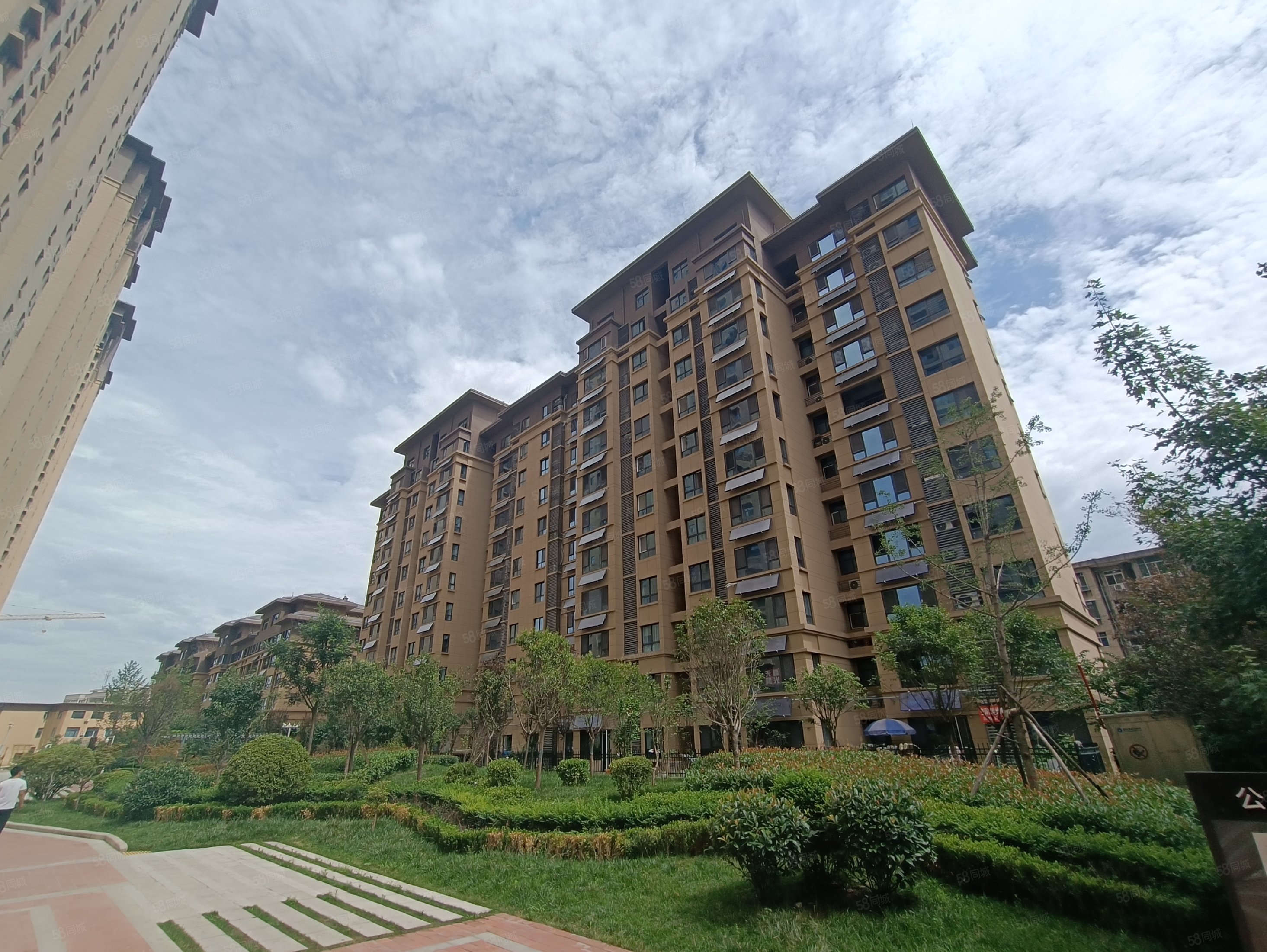 馥桂园铂峰3室2厅2卫107㎡南北168万