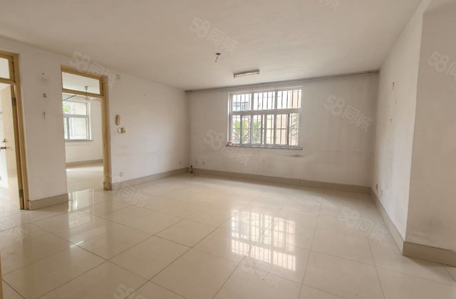 湖边!名人苑二期二楼!实际面积很大!边户!