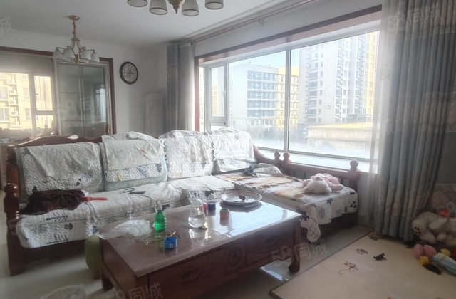 房东急售!东边户,带车位储藏室免大税,精装三室双卫