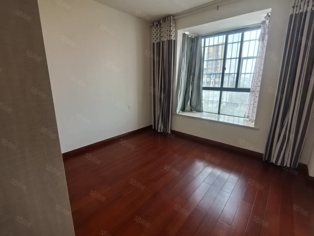 宜人小居2室2厅1卫82㎡南北36万