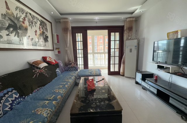 万达附近 带储 三室精装修 双阳台 中间楼层 随时看房