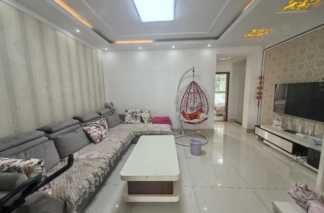 万达 可5萬入住办完 莲湖花园 精装婚房 中层挨桐凤家园