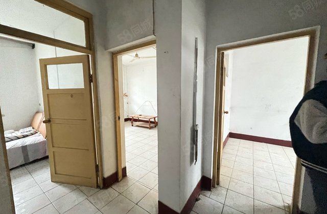 18.9万~两居室~兴华东路表厂家属院~中间楼层~看房有钥匙