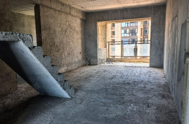 外滩中央洋房5室2厅150㎡85万二手房图片