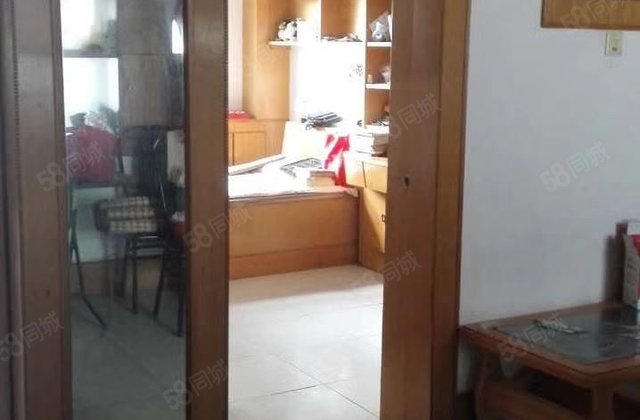 朝南 精装 可拎包入住 送地下室送家具房东直卖价格可议