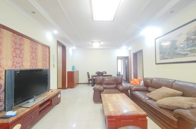 财富中心国际公寓(B区)3室3厅122.43㎡135.6万二手房图片