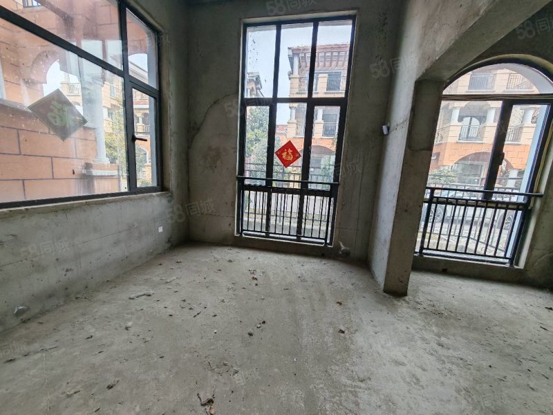 新上香水湾双拼别墅东边户一拖三带俩露台价可聊