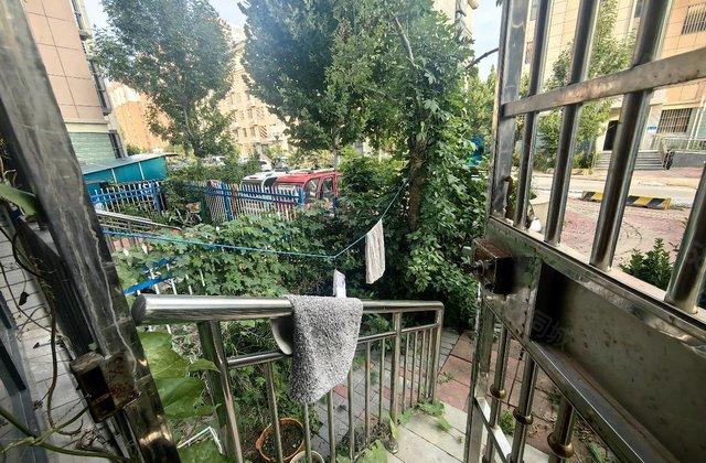 出售 万达北洋房 一楼带院 送车位~精装 公摊少免大税~带储