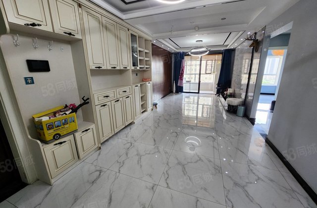 阿卡六期~大三居~13楼~送车位送储 精装修 不是精装不要钱