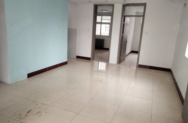 文轩本校，三室边户，客厅带大窗户，南北通透，停车方便