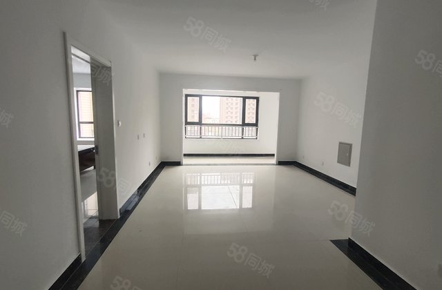 聊城公园东，中央帝景145平四室两卫带车位带储156万免大税