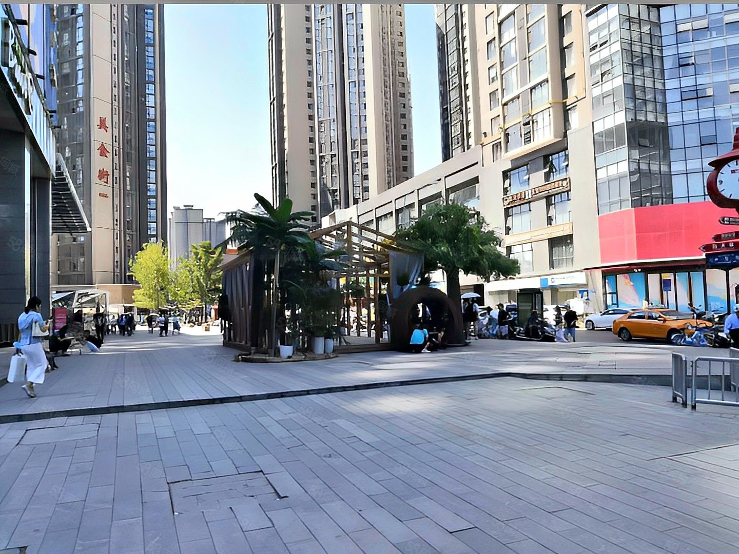 南门南稍门中贸广场三室一厅精装双气朝南随时看