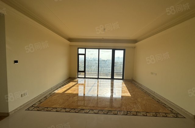 翡丽湾观景大平层，190平，229万！送车位看房方便证满两年