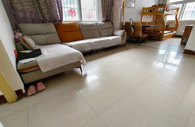 开发区东昌 脑科医院 天安新村 多层1楼 三居室