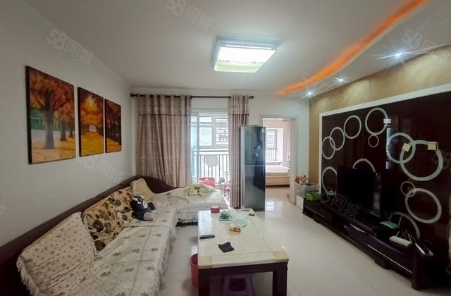 阿卡三期，两居，面积大，采光好，中间楼层，户型通透