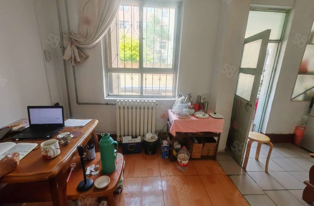 距湖边100  二楼 免大税带储 院内好停车 随时看房