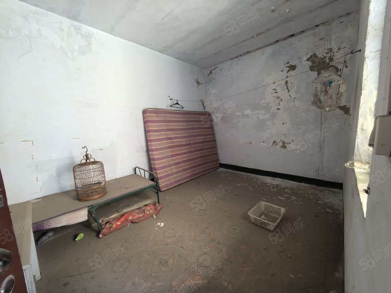 建设路158号小区4室3厅1卫190㎡南北26.8万