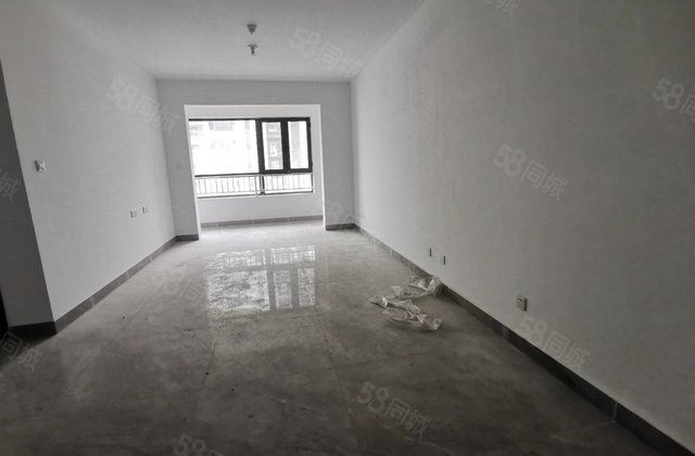 一实验外国语东医桂馨苑  ，房东送车位储藏室，急售！