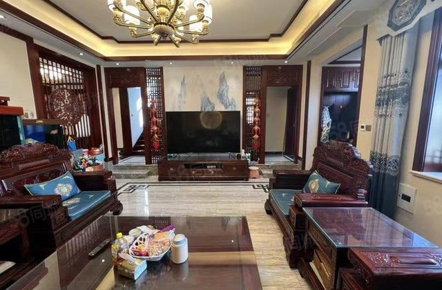 水上古城.出行方便带大院子.1至3层.豪华装修.6室3厅5卫