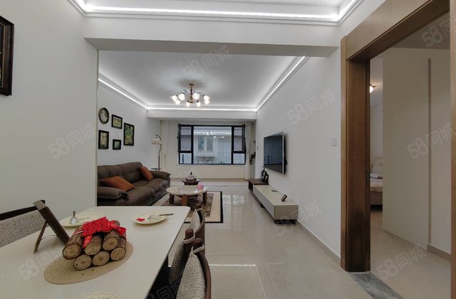 总高11层的电梯洋房 三室双卫带车储 精装修 有密码钥匙