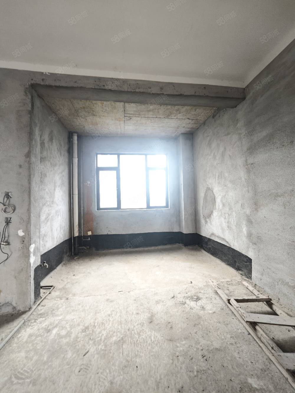 港中旅公元6室2厅3卫186㎡南北180万