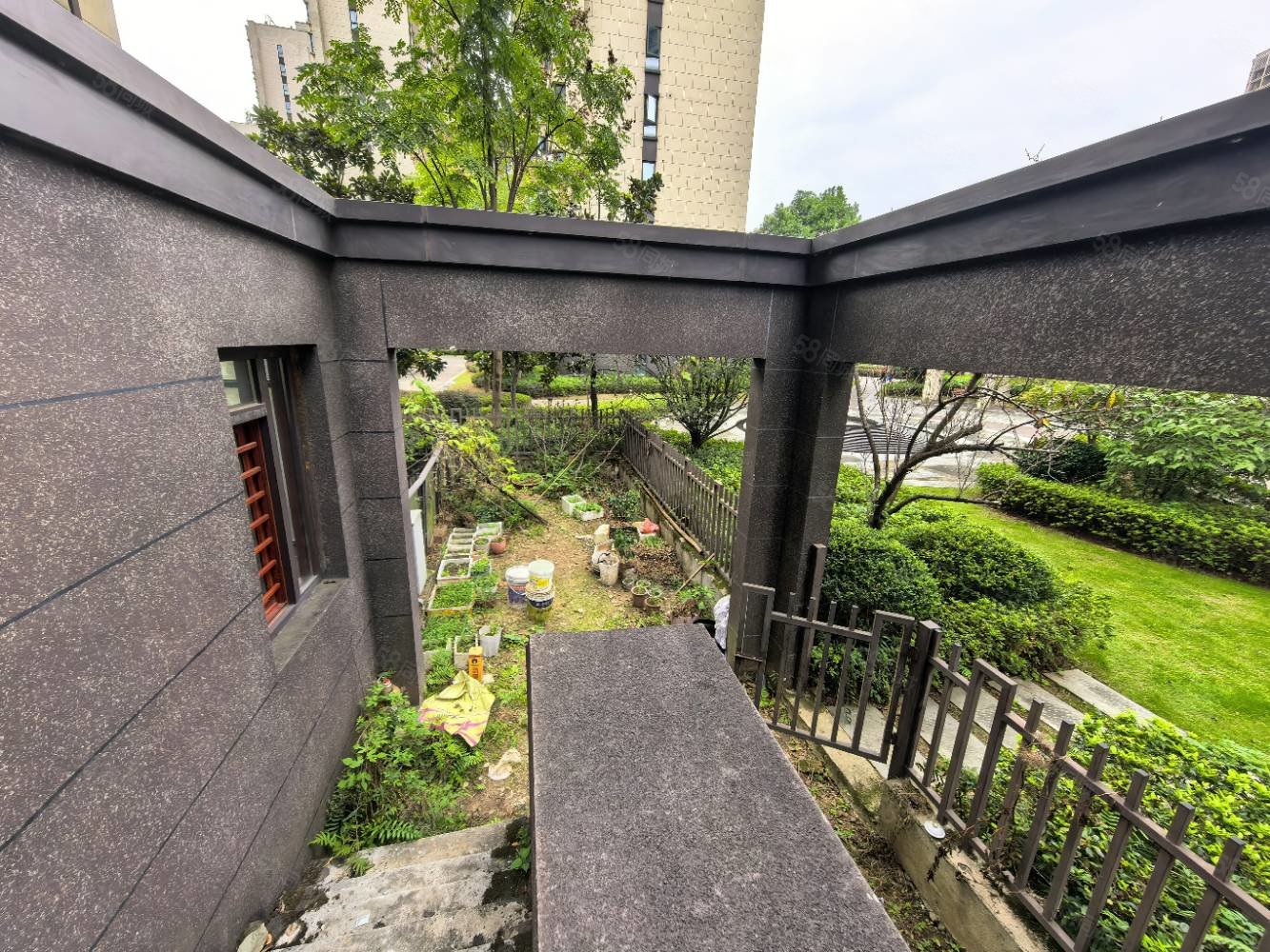 港中旅公元7室3厅2卫300㎡南北175万