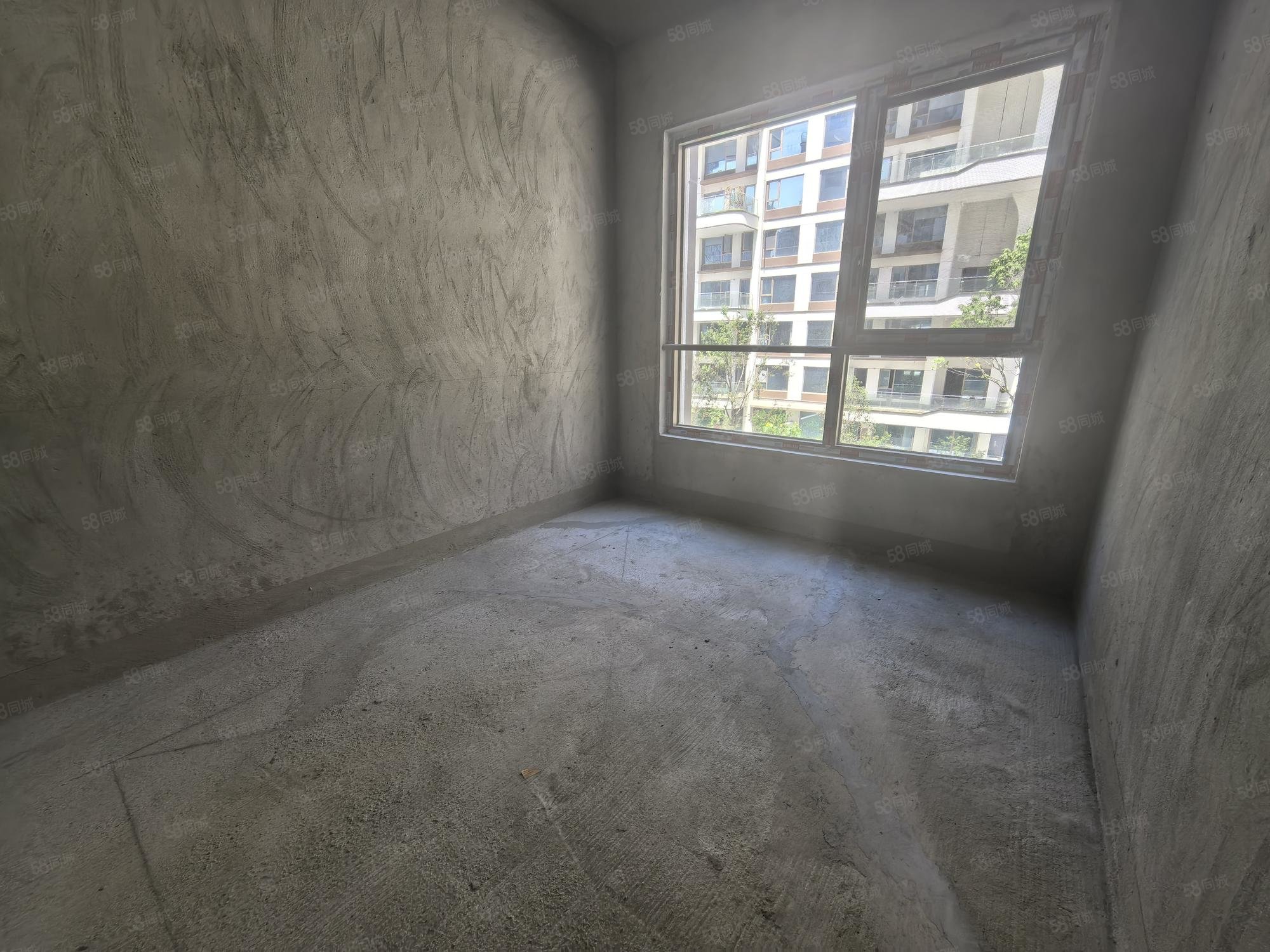 国瑞麓林府4室2厅3卫143.67㎡南108万