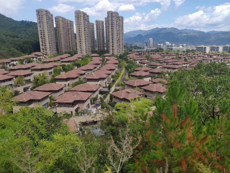 新出绿谷庄园四合院别墅独栋,满2年 位置靠前排有花园有地下室