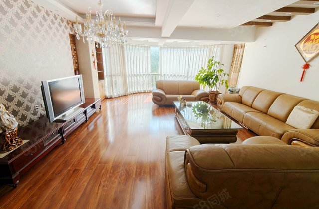 人与自然5室2厅199.6㎡196万二手房图片