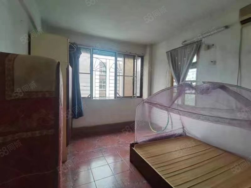 西荣路小区3室2厅1卫98㎡东南24万