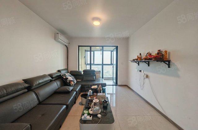 精装修三居室，动静分离户型，送储藏室，业主急售喜欢的抓紧联系