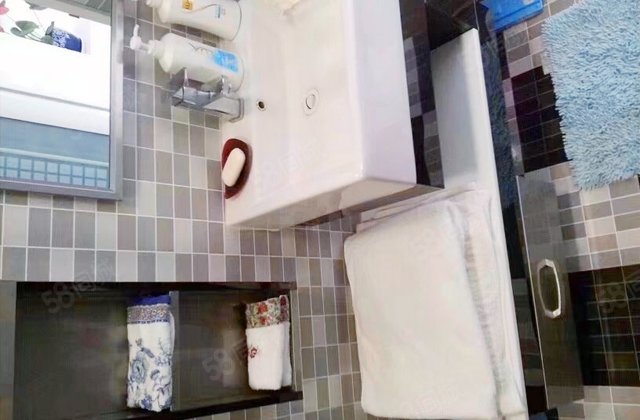 金嘉水岸1室2厅95.41㎡90万二手房图片