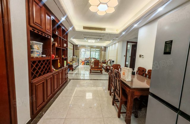 大润发，四叶草户型，市中心，送车储，小高，精装修