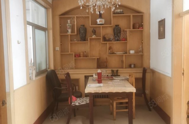 明德公寓多层一楼 三室朝阳 免大税 带车位储藏室 可按揭