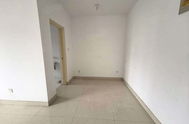 3室2厅 121平 先锋翡翠湾 南北通透 电梯房 简单装修