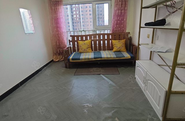 红山郡2室1厅64.66㎡140万二手房图片