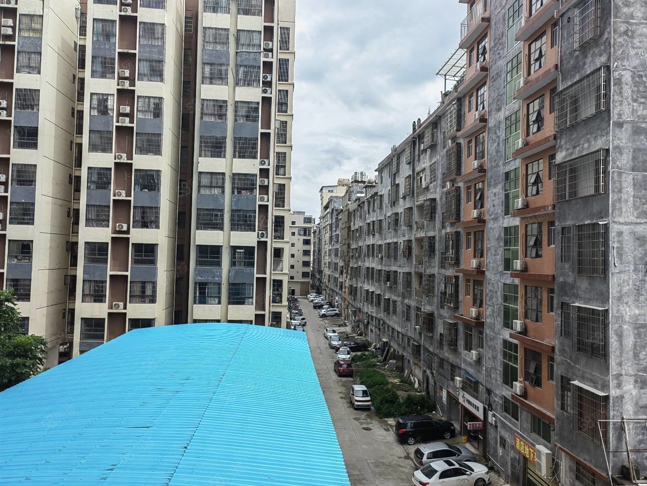 容州公园华府3室2厅2卫105㎡南39万