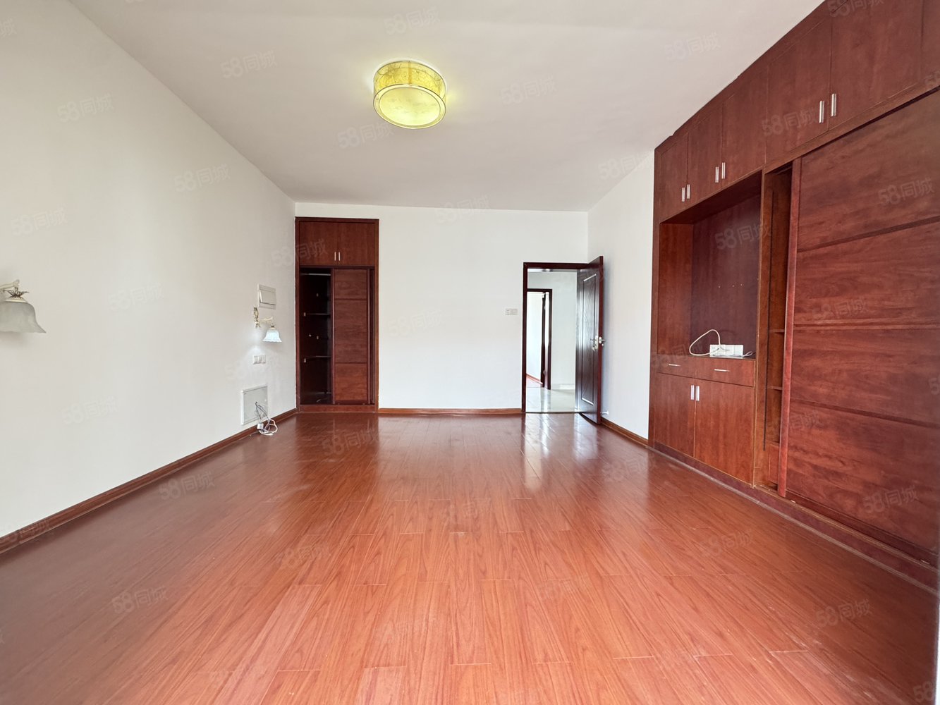 警苑6室2厅3卫160㎡南北79.8万