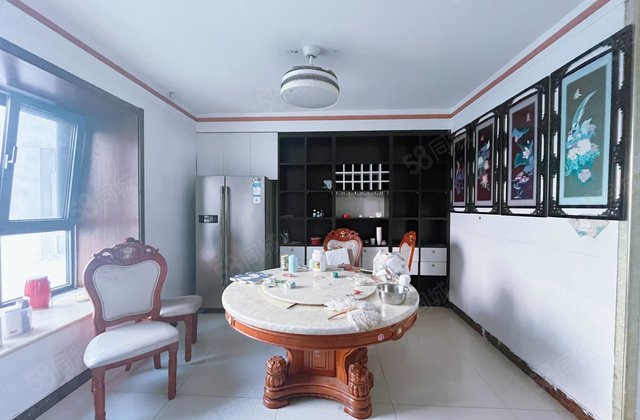 复式电梯     市医院西邻 凤凰台古楼 中通时代豪园