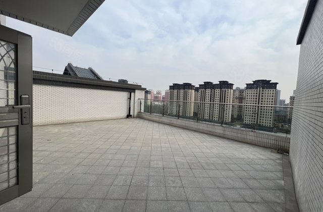 急售 时代中通豪园复式 带车储全 明户型