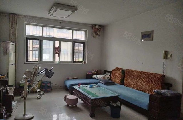 振兴路 七中东临，单价六千多 大三室 免大税送储藏室