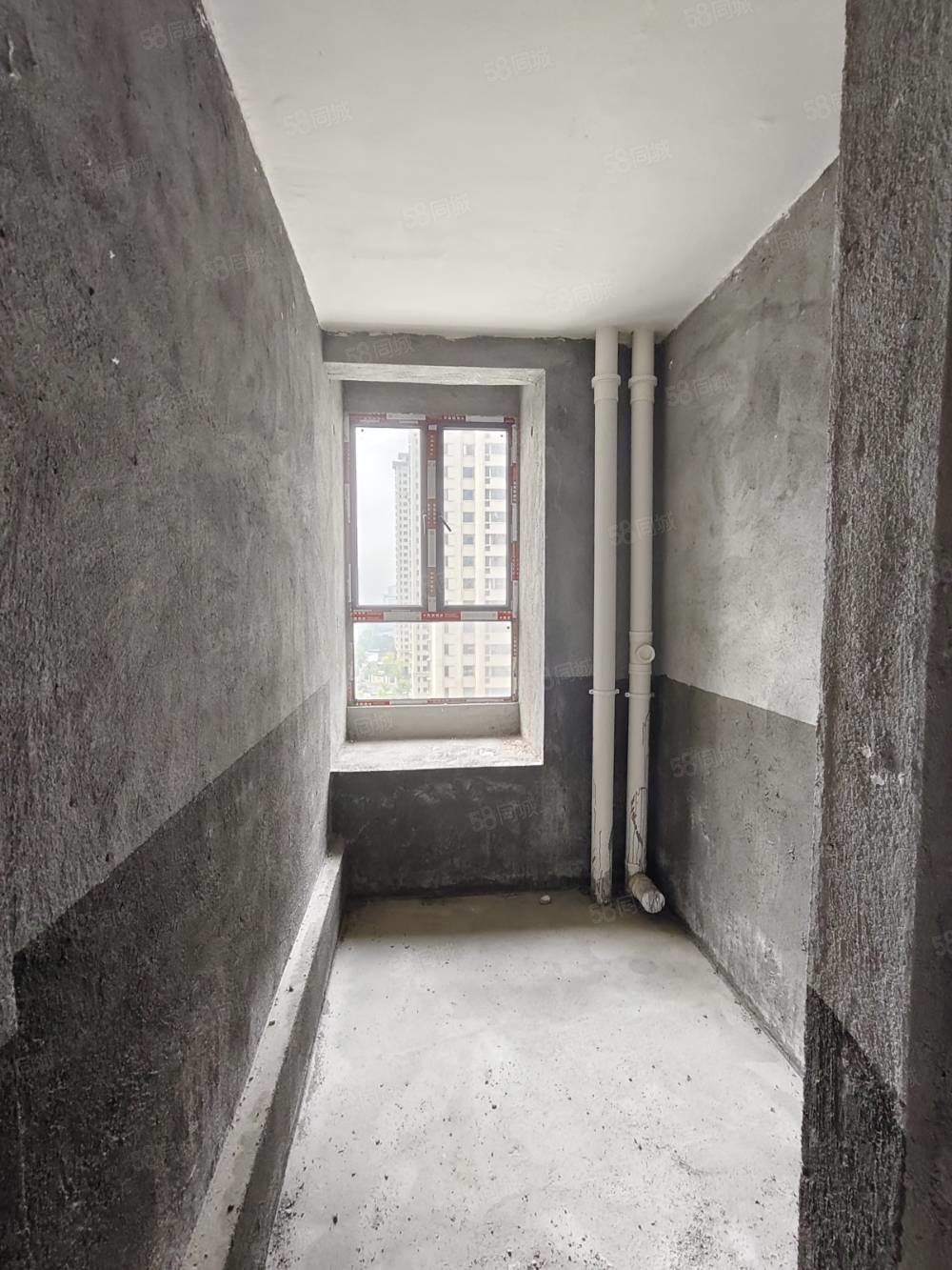 德和领秀广场4室2厅1卫140㎡北122.9万