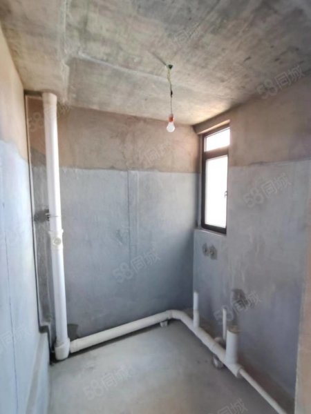 麒麟湖4室2厅2卫146㎡南北64.8万