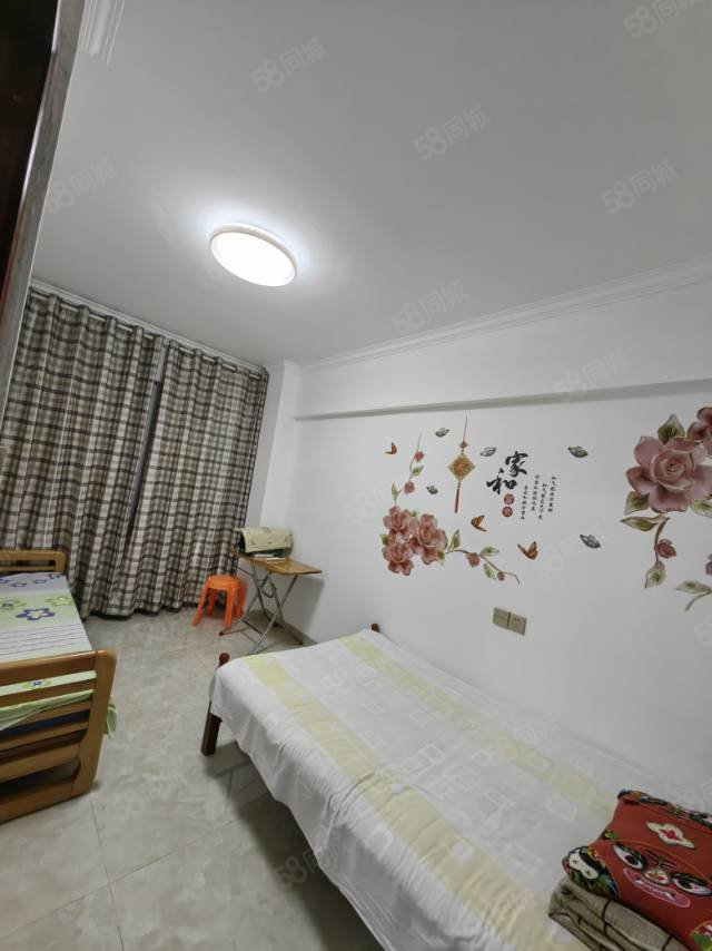 南洋广场4室2厅2卫180㎡南北99万