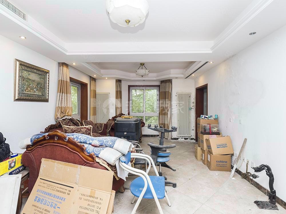 八大處山莊5室3廳3衛(wèi)257.7㎡南北1400萬