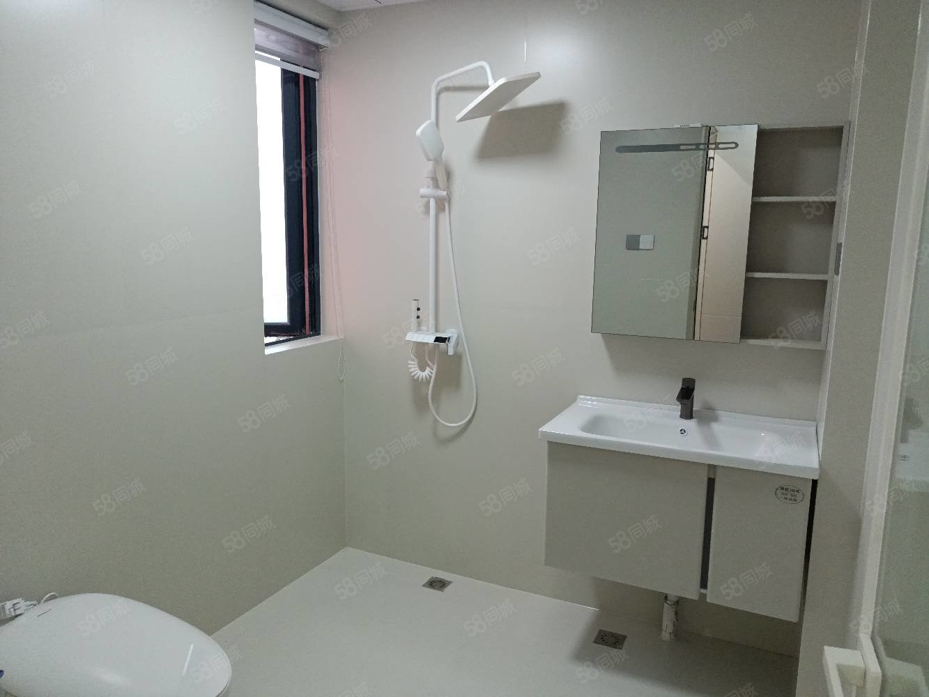 新城明珠3室2厅2卫135㎡南北55.8万