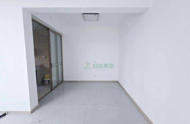 开发区，清水湾，电梯洋房，一层带院，精装带车位，看房方便